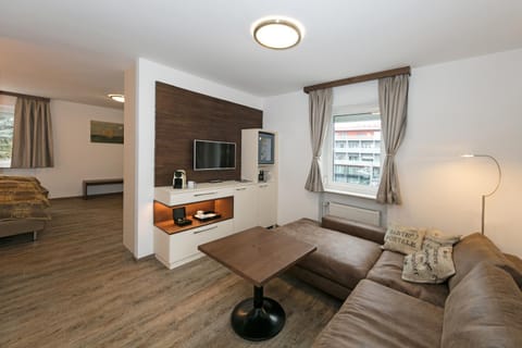 Living room, Photo of the whole room, Decorative detail