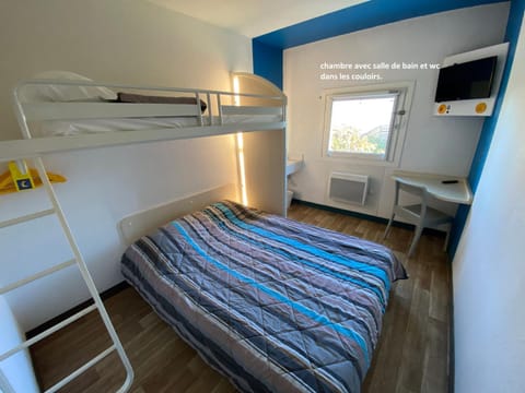Bed, Photo of the whole room, Bedroom, bunk bed