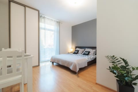 TV and multimedia, Balcony/Terrace, Living room, Seating area, Dining area, Mountain view, wardrobe