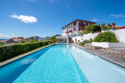 Property building, Swimming pool, Swimming pool