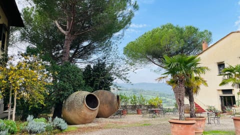Property building, Spring, Day, Natural landscape, Garden, Balcony/Terrace, Garden view, Breakfast