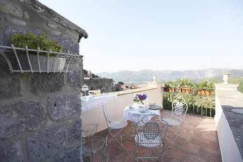 Balcony/Terrace, Mountain view