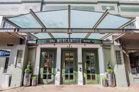 Facade/entrance
