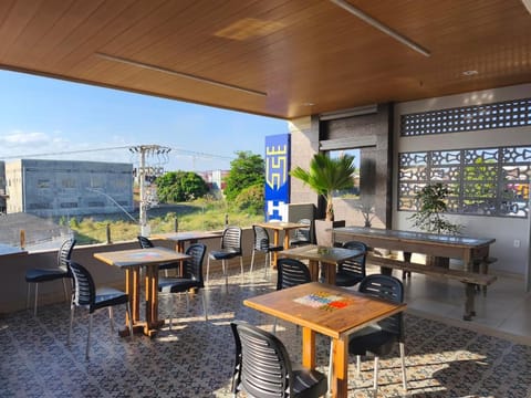 Restaurant/places to eat, Day, Natural landscape, Banquet/Function facilities, Seating area, Dining area