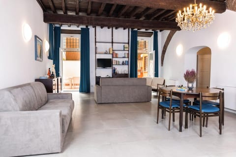 Living room, Seating area, Dining area