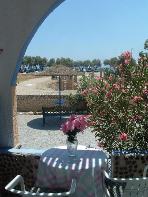 DARZENTA ATHINA APARTMENTS Perivolos Apartment in Perissa