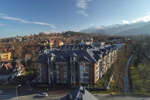 Property building, Neighbourhood, Mountain view