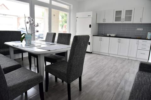 Communal lounge/ TV room, Communal kitchen