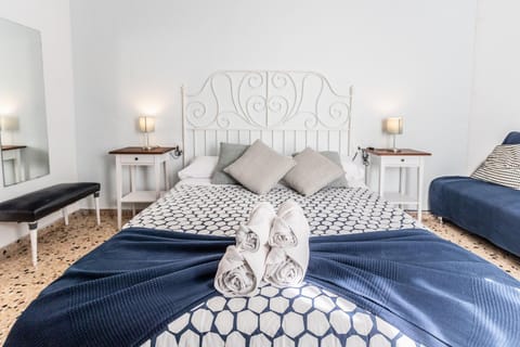 Bed, Photo of the whole room, Bedroom, towels, wardrobe, air conditioner