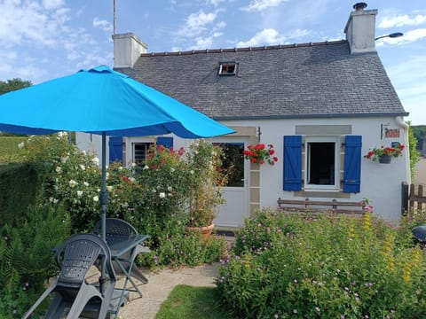Property building, Patio, Patio, Facade/entrance, Summer, BBQ facilities, Garden, Garden, Balcony/Terrace, Balcony/Terrace, Street view, fireplace, heating, internet, internet, pet friendly