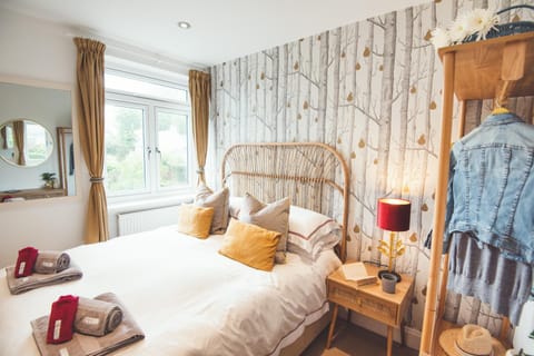 Bed, Photo of the whole room, Bedroom