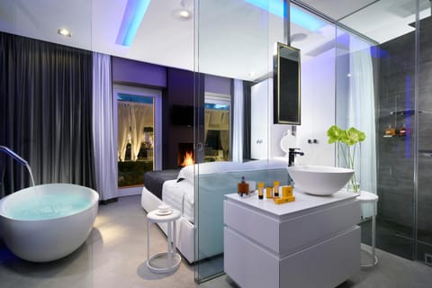 Bed, Bathroom, Photo of the whole room, Decorative detail, Bedroom