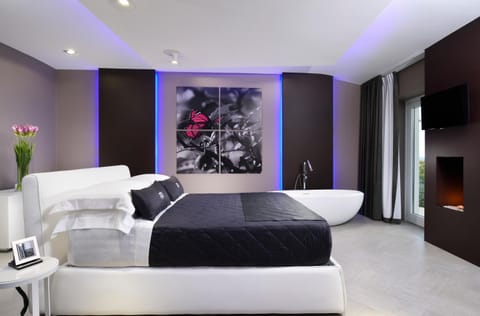 Bed, Other, Photo of the whole room, Decorative detail, Bedroom