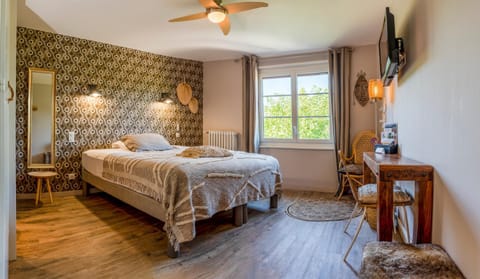 Bed, Photo of the whole room