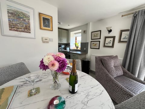 Dining area, kitchen