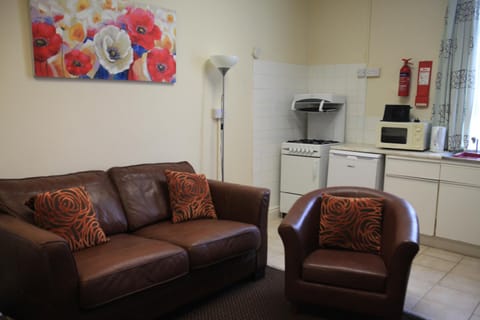 Property building, Kitchen or kitchenette, Living room, Seating area, Family, Family, Family, fireplace, minibar