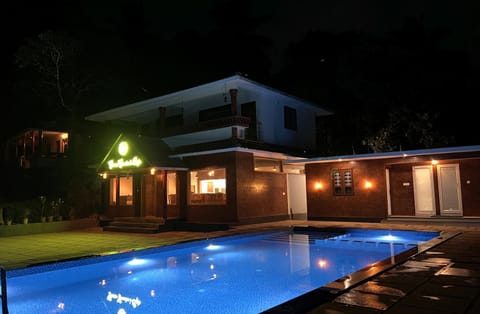 Property building, Restaurant/places to eat, Swimming pool