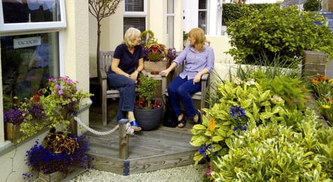 Staff, Facade/entrance, Garden, Garden view