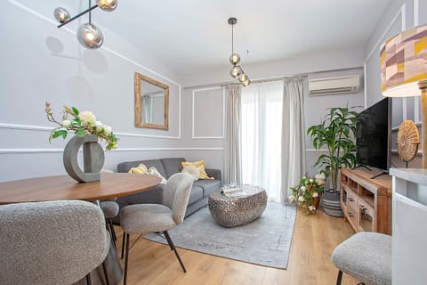 TV and multimedia, Living room, Other, Seating area, Dining area, air conditioner