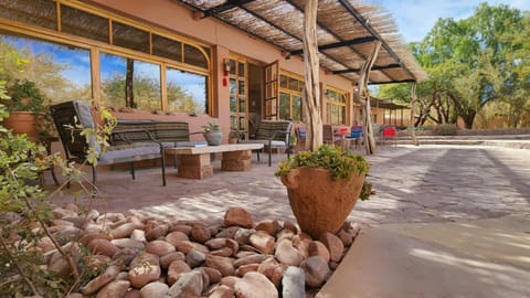 Property building, Balcony/Terrace, Pool view