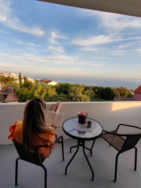 BOR - The Entire Home with Sea view Apartment in Ulcinj