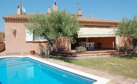 Facade/entrance, Day, BBQ facilities, Garden, On site, Swimming pool, Swimming pool