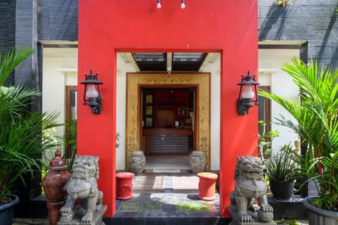 Facade/entrance