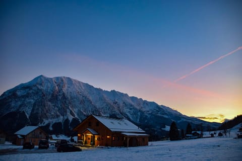 Restaurant/places to eat, Neighbourhood, Winter