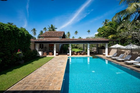 Property building, Patio, Day, Garden, Garden view, Pool view, Swimming pool, sunbed