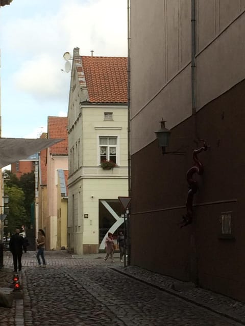Neighbourhood, Street view