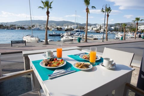 Food and drinks, Sea view, Breakfast