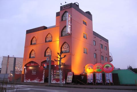 Facade/entrance