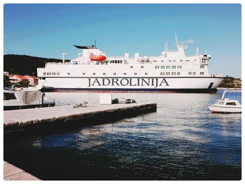 Studio Leonidas Vis Apartment in Vis