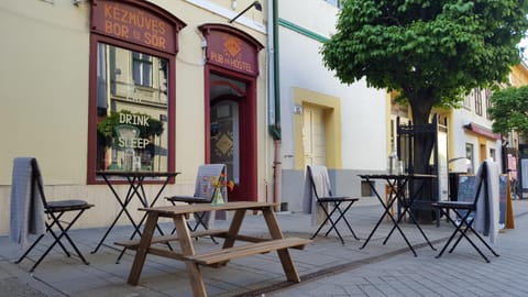 Property building, Lounge or bar, Evening entertainment