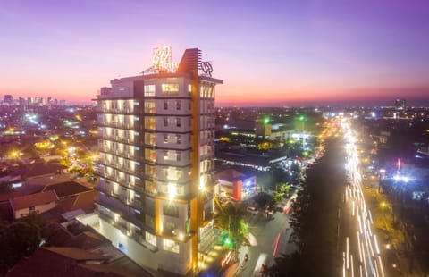 Property building, Restaurant/places to eat, Lobby or reception, Banquet/Function facilities, City view, City view, Supermarket/grocery shop, Breakfast, Parking, minibar, air conditioner