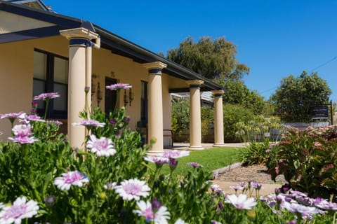 Facade/entrance, Garden