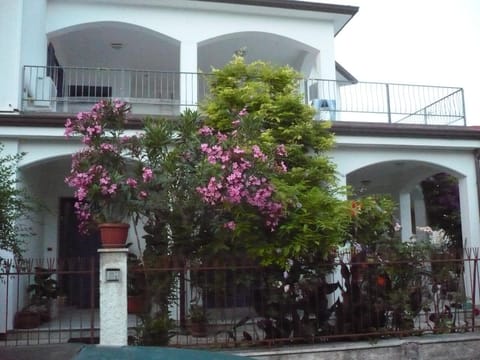 Facade/entrance, Garden view