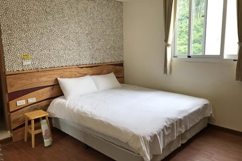Bed, Photo of the whole room, Bedroom, Mountain view
