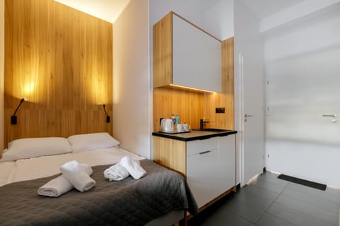 Photo of the whole room, air conditioner