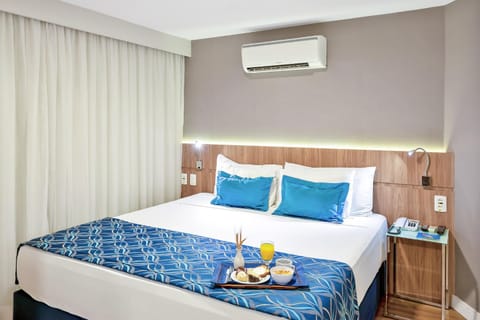 Bed, Bedroom, Breakfast, air conditioner