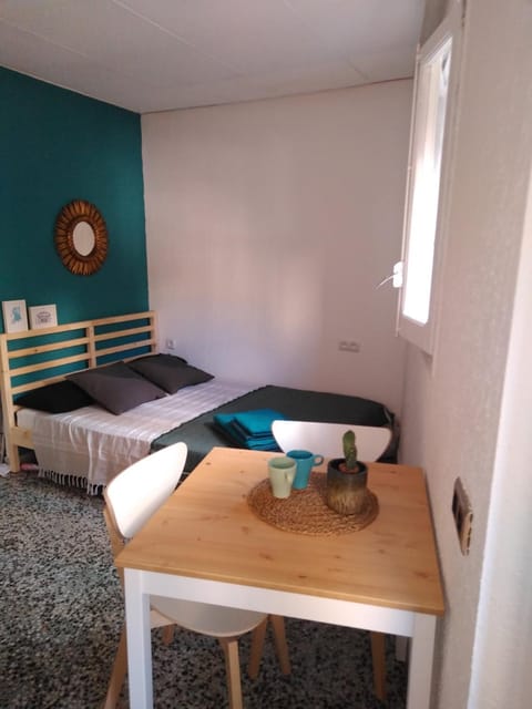 Bed, Dining area, Bedroom