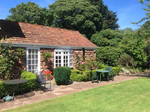 Property building, Spring, Game Room, Garden, View (from property/room), Garden view, Area and facilities, Parking
