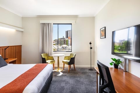 Bed, TV and multimedia, View (from property/room), Bedroom
