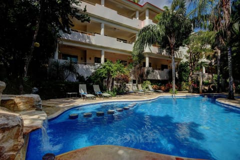 Pool view, Swimming pool, sunbed