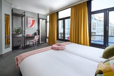 Bed, Summer, View (from property/room), Photo of the whole room, Seating area, Bedroom, City view, Landmark view, Street view, children, young children, older children, furniture, heating, internet, towels, wardrobe