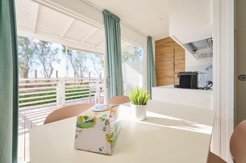 Balcony/Terrace, Kitchen or kitchenette, Seating area, Dining area