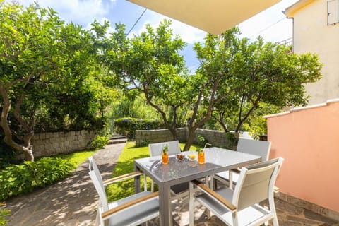 Patio, Garden, Dining area