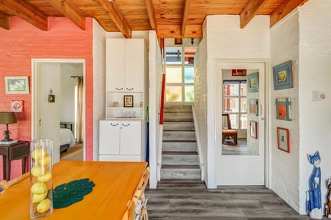 Facade/entrance, Dining area