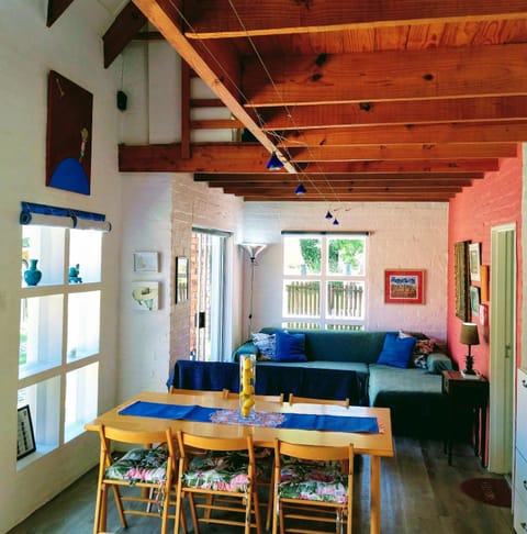 Living room, Lounge or bar, Seating area, Dining area