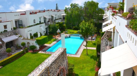 Swimming pool, Swimming pool